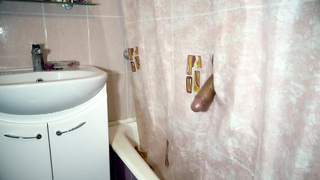 Групповой русский отсос в ванной через дырку в ширме