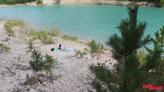 Незнакомка встала раком у дерева и я понял, что никуда не опаздываю