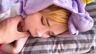 Русский брат засадил член в рот спящей сестре с рыжими волосами